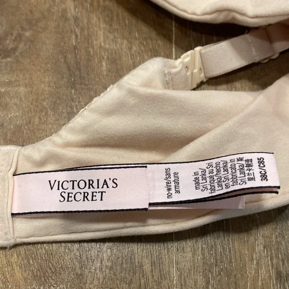 Victoria’s Secret Body by Victoria Lacy Nude Wireless Bra [38C] - Picture 6 of 7